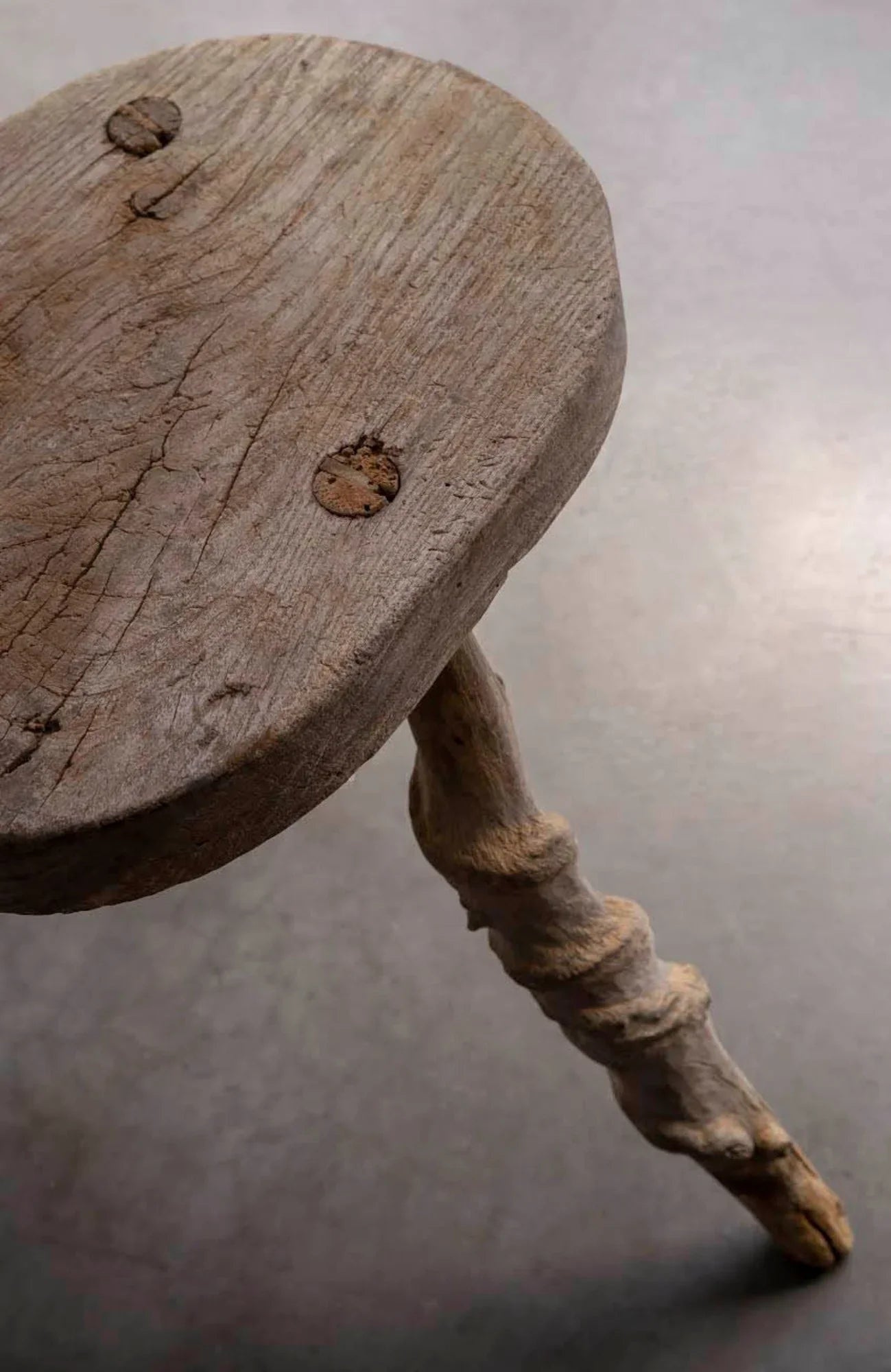TABURETE CON PATAS HELICOIDALES