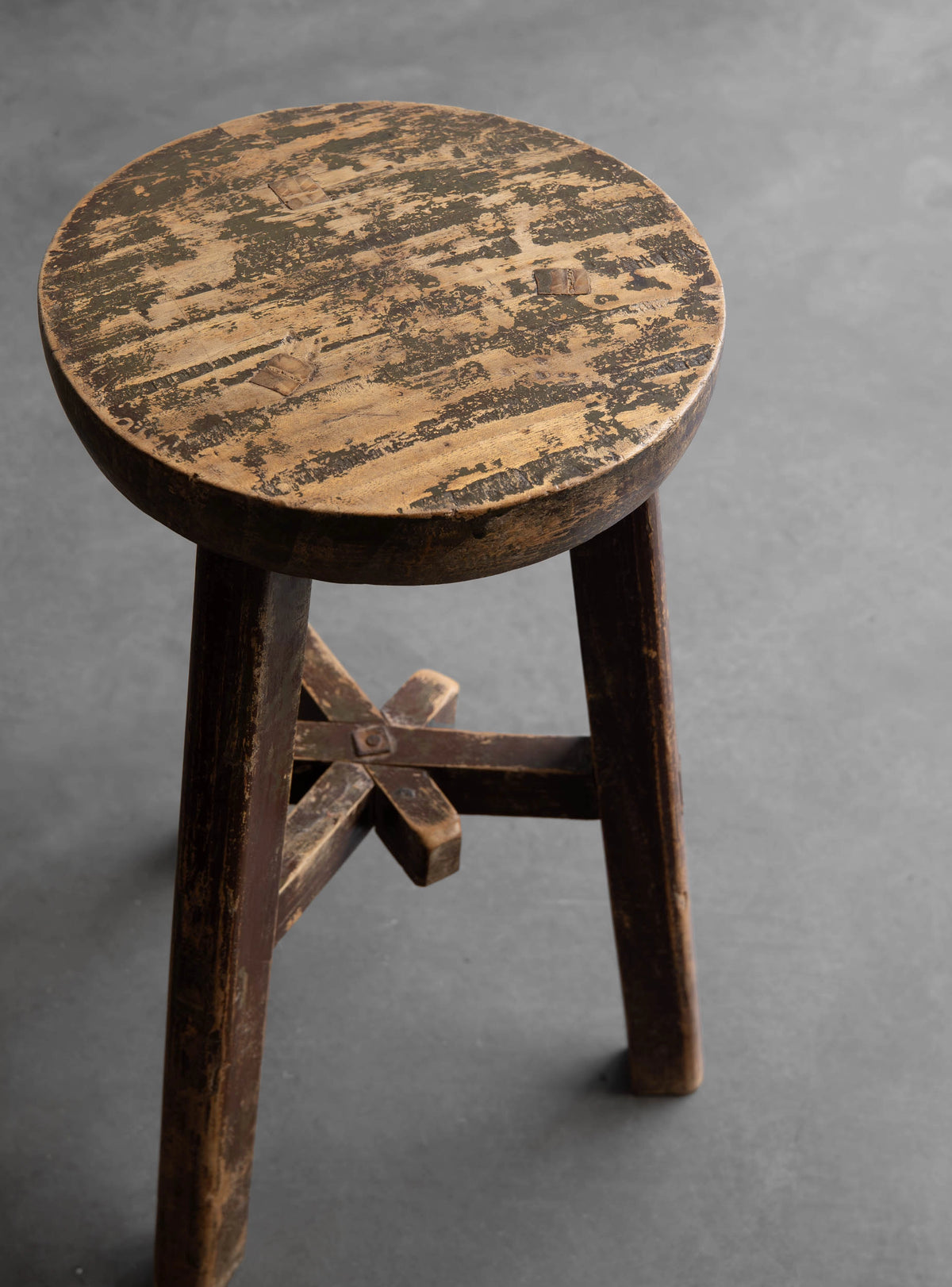 Taburete en madera de olmo