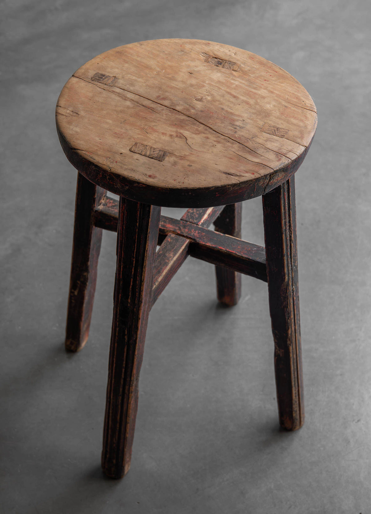 Taburete en madera de olmo