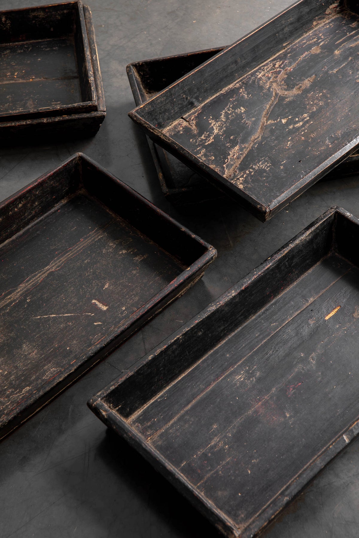 Bandejas rectangulares en madera de olmo lacada
