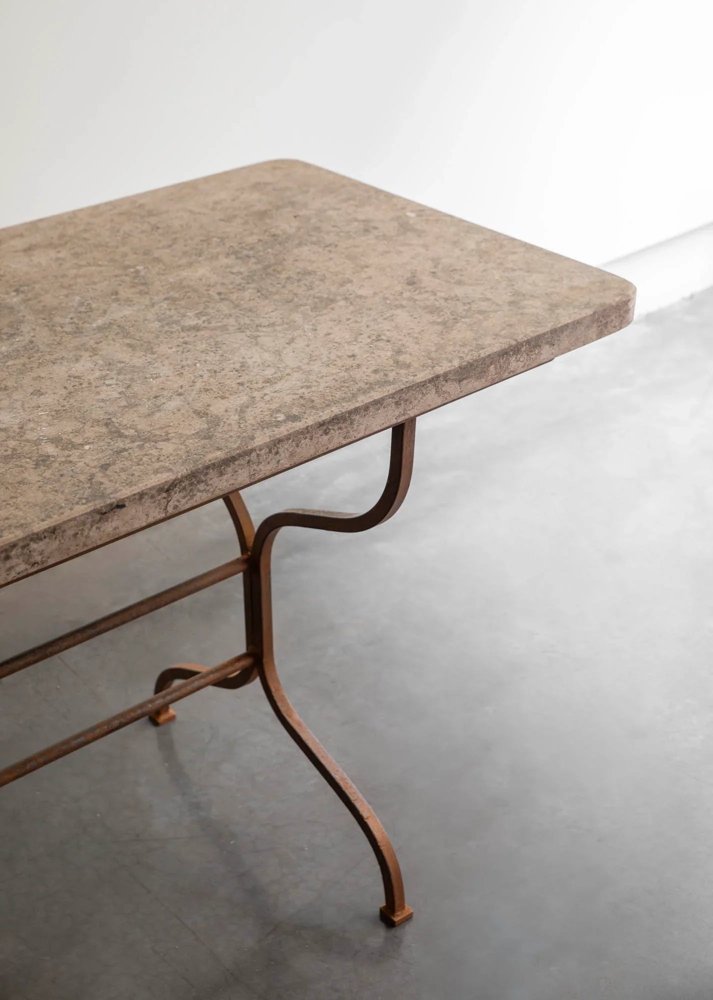 GARDEN TABLE