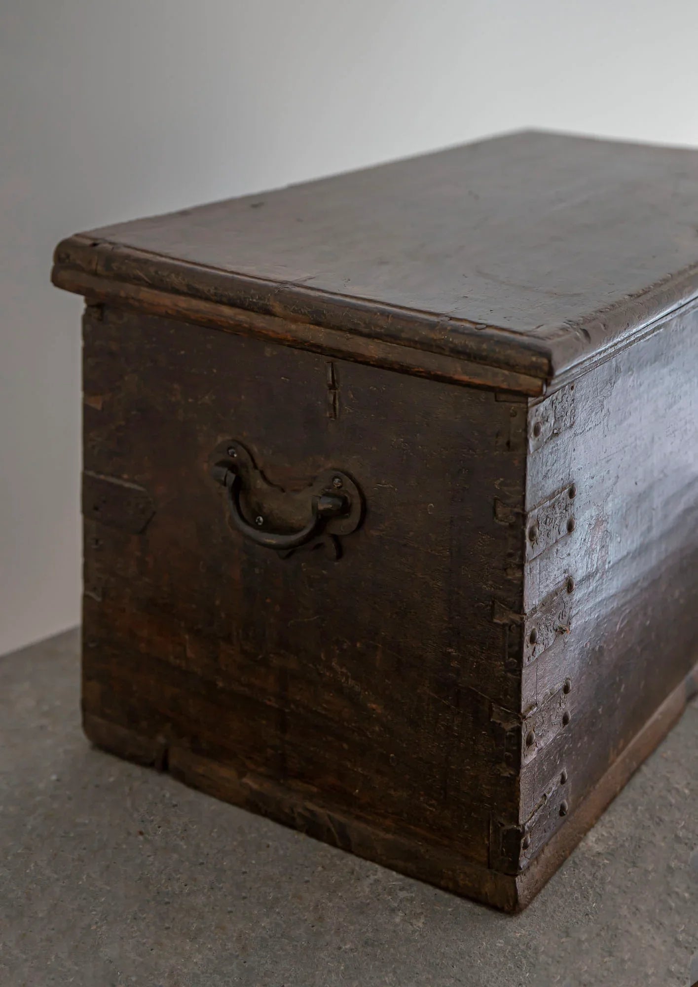 19TH CENTURY INDOSTANIAN CHEST
