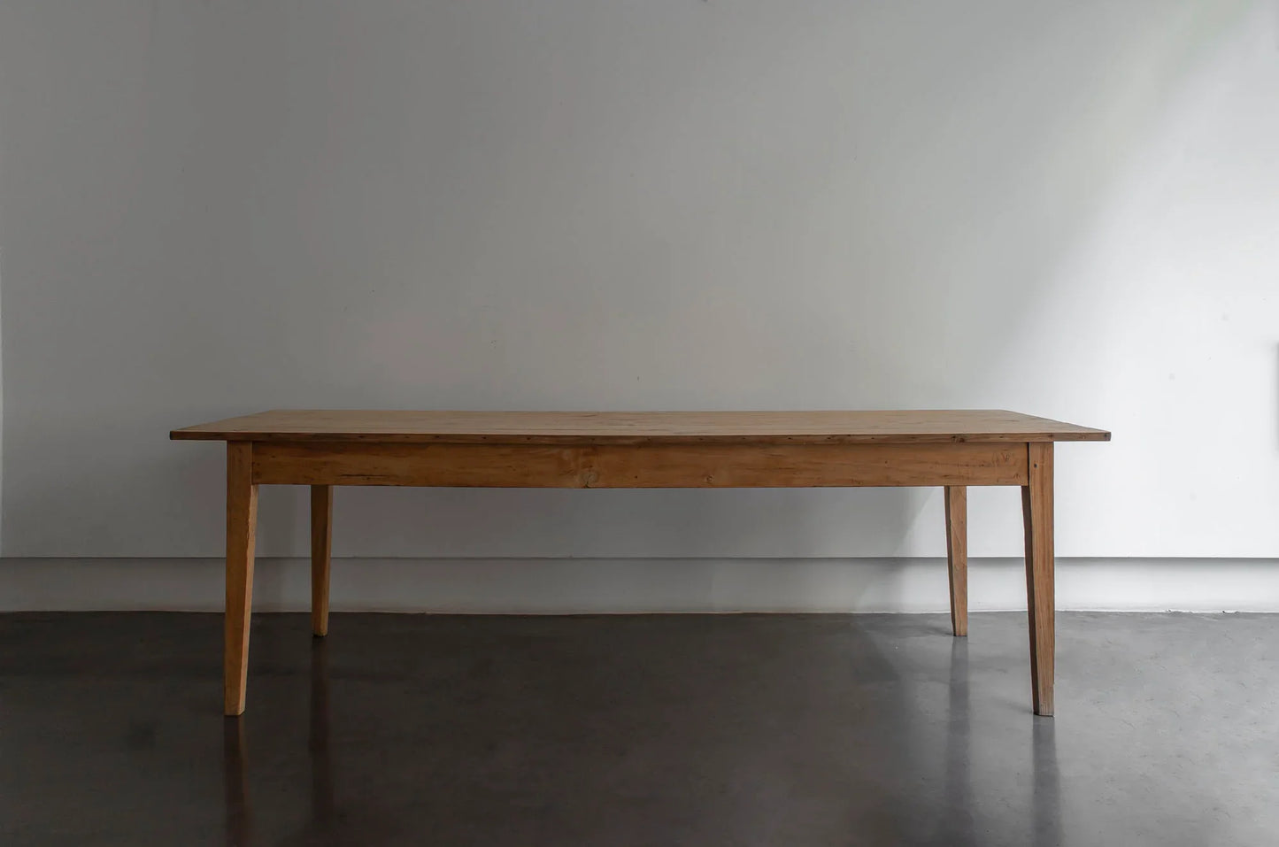 TABLE À MANGER