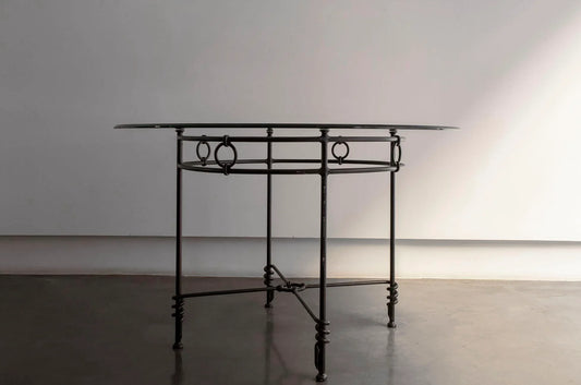 ROUND DINING TABLE