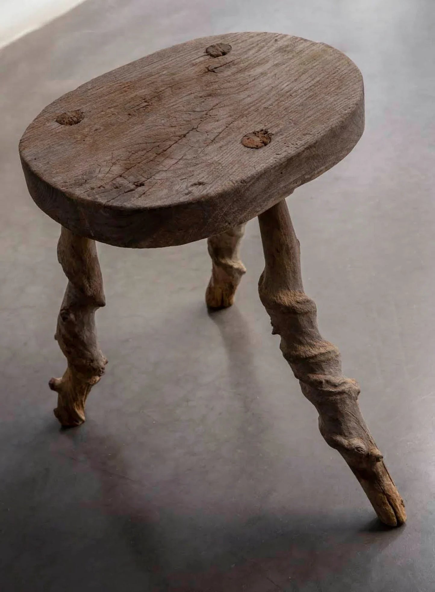 TABURETE CON PATAS HELICOIDALES
