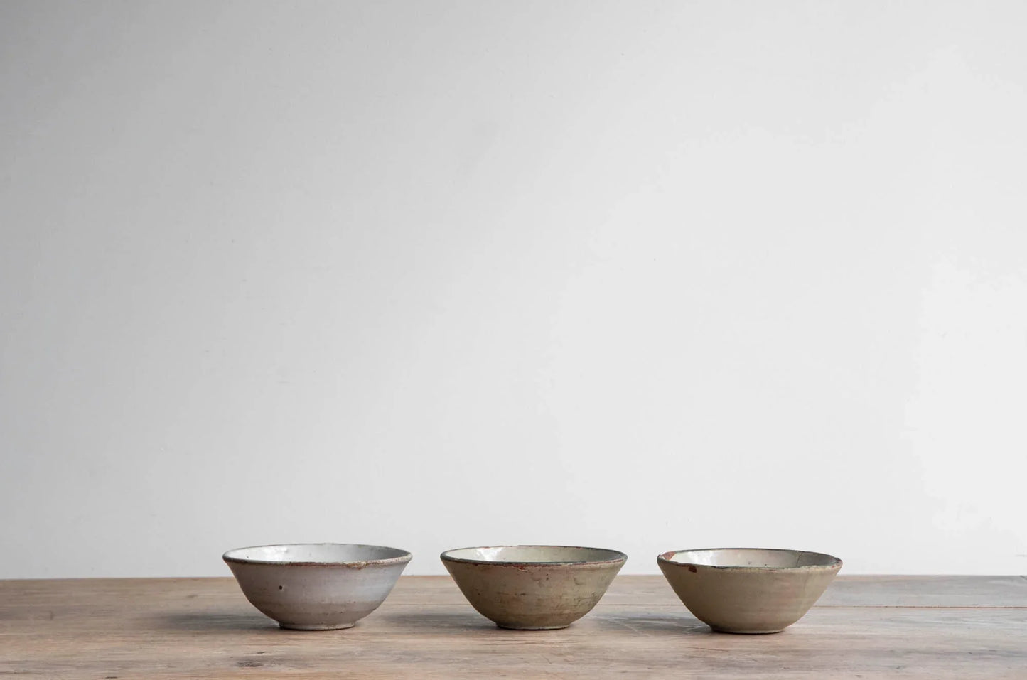 Granada-style glazed ceramic bowls
