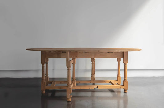 FOLDING TABLE