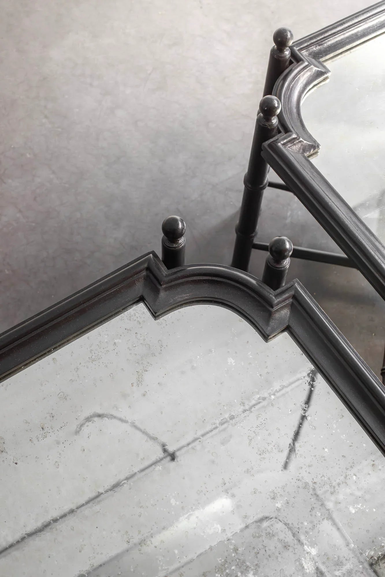 MESAS CON  BANDEJAS DE ESPEJO