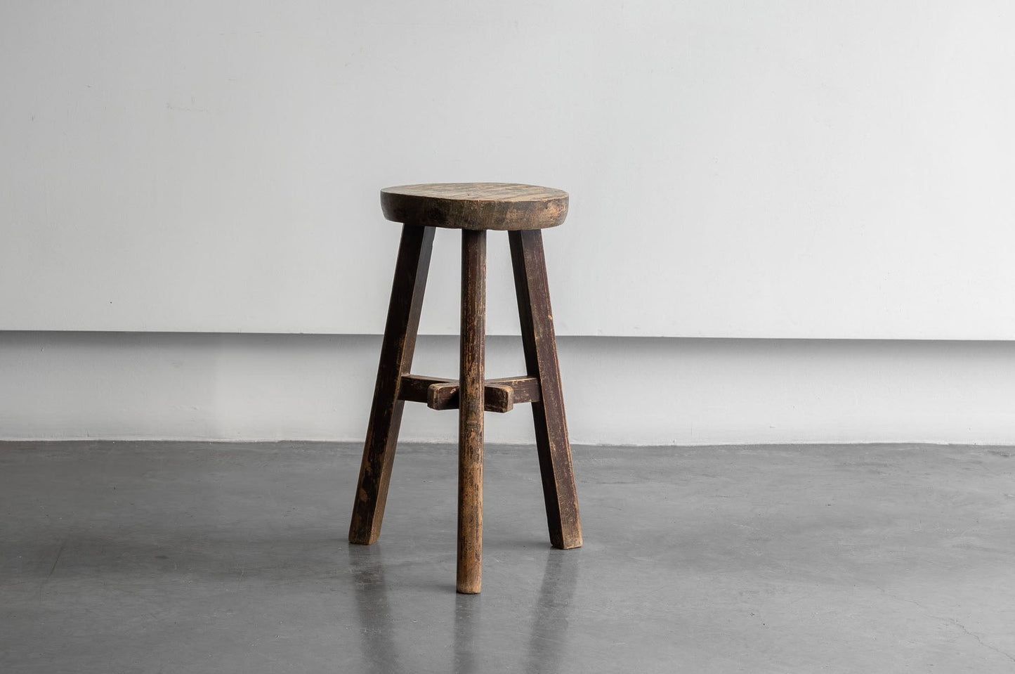 Taburete en madera de olmo