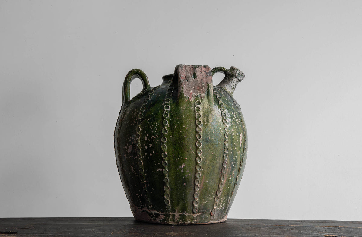 Jarra de terracota esmaltada en verde