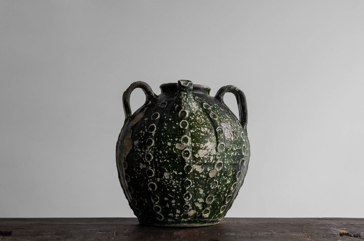 Jarra de terracota esmaltada en verde