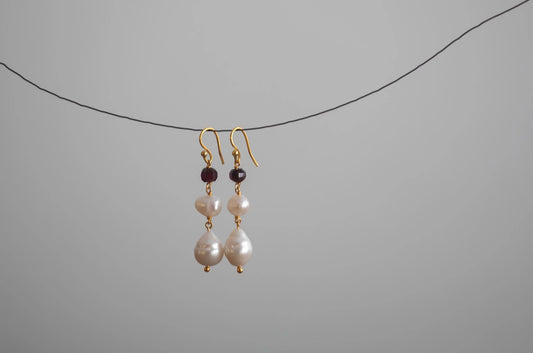 PENDIENTES CON PERLA Y GRANATE