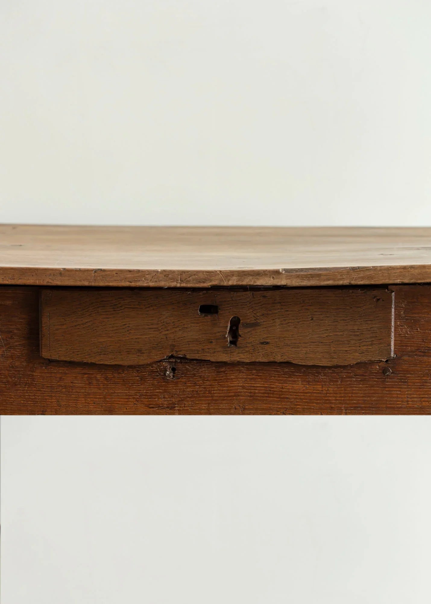 MESA TORNEADA DIECIOCHESCA