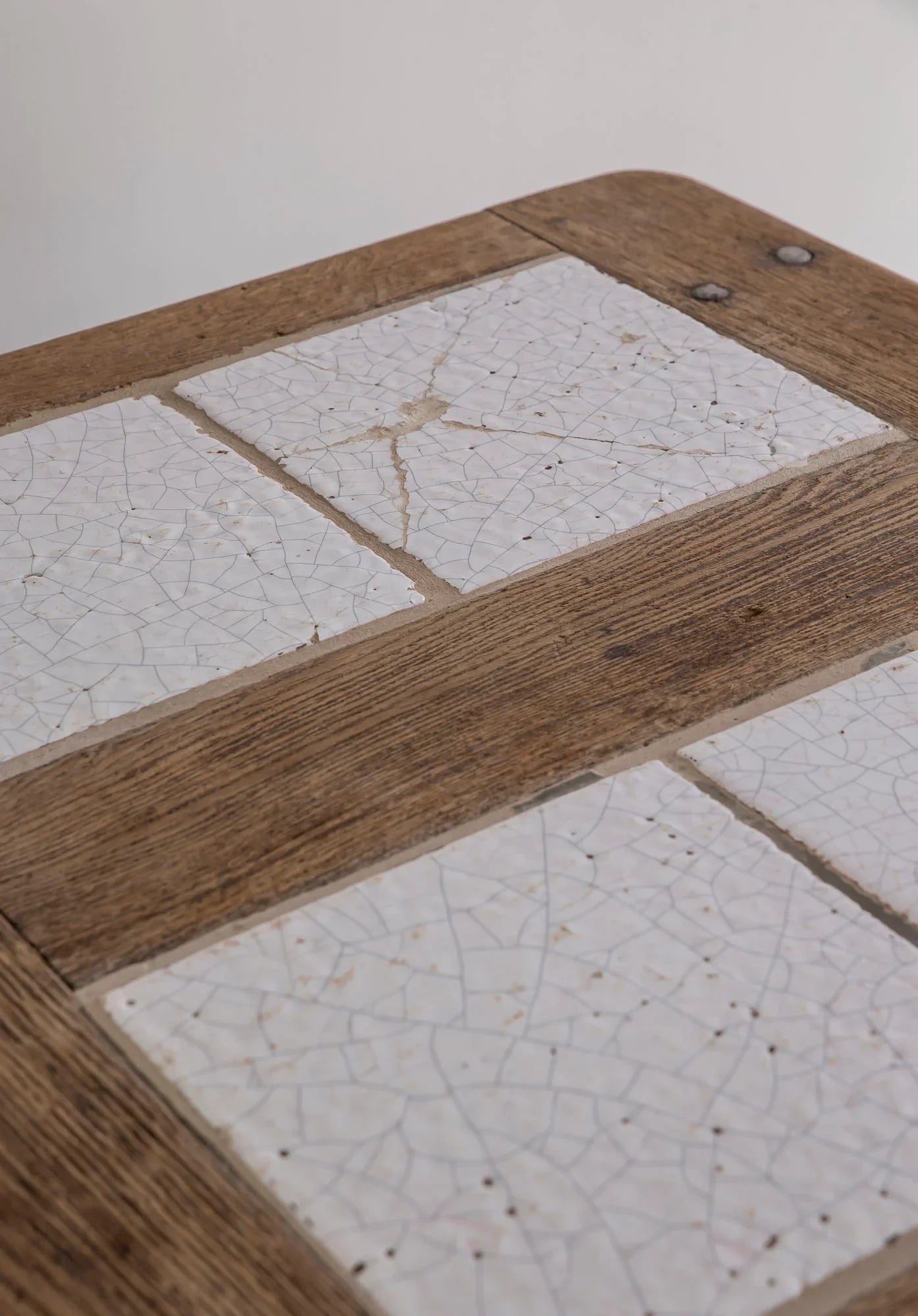MESA DE ROBLE CON AZULEJOS