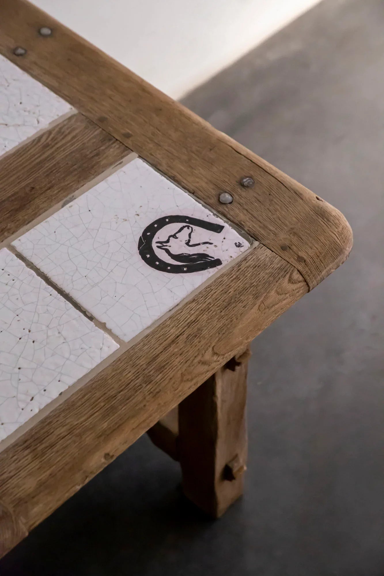 MESA DE ROBLE CON AZULEJOS