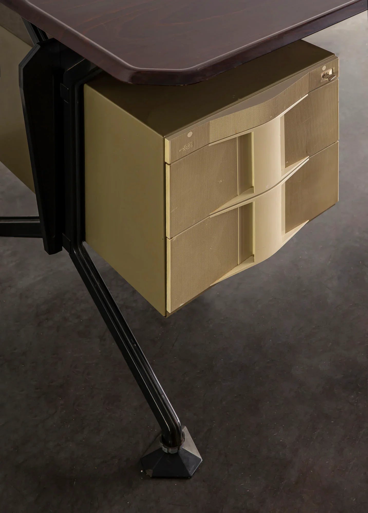 MESA DE DESPACHO ARCO DE BBPR STUDIO PARA OLIVETTI SYNTHESIS