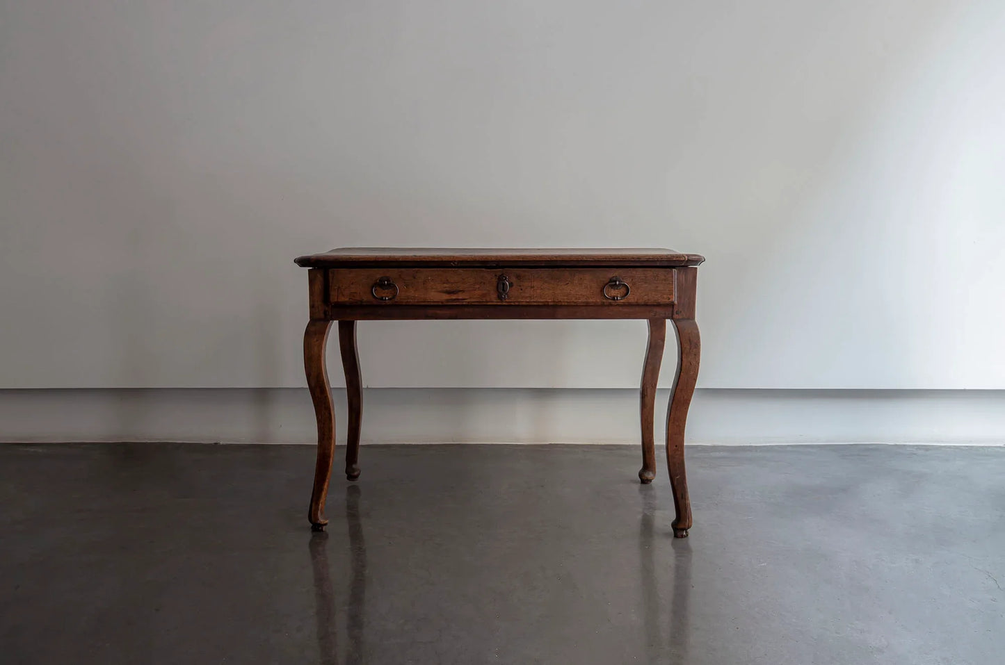 MESA DE NOGAL