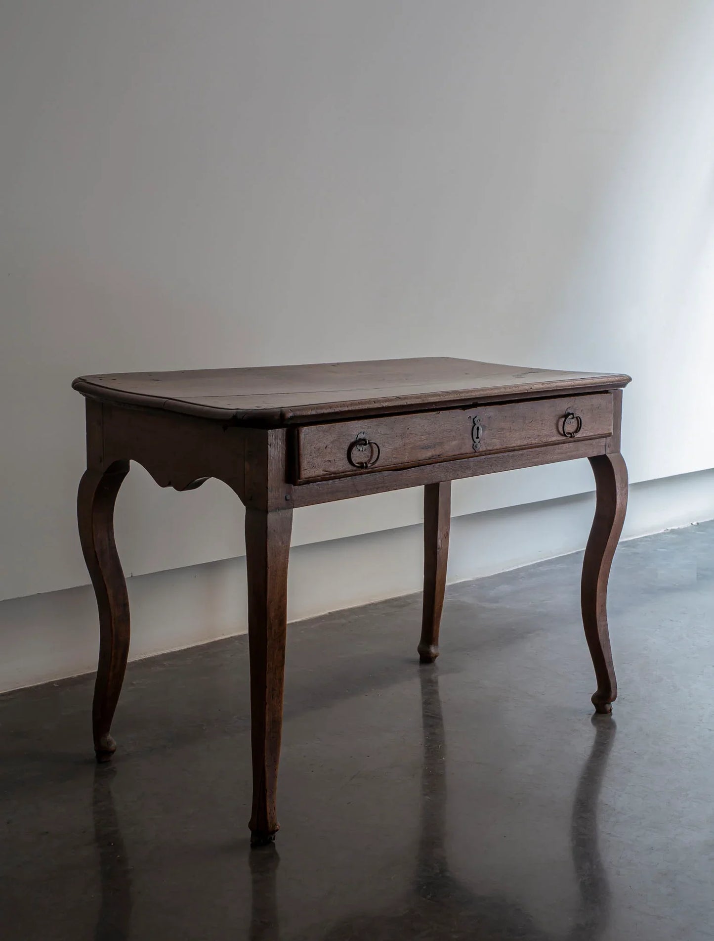 MESA DE NOGAL