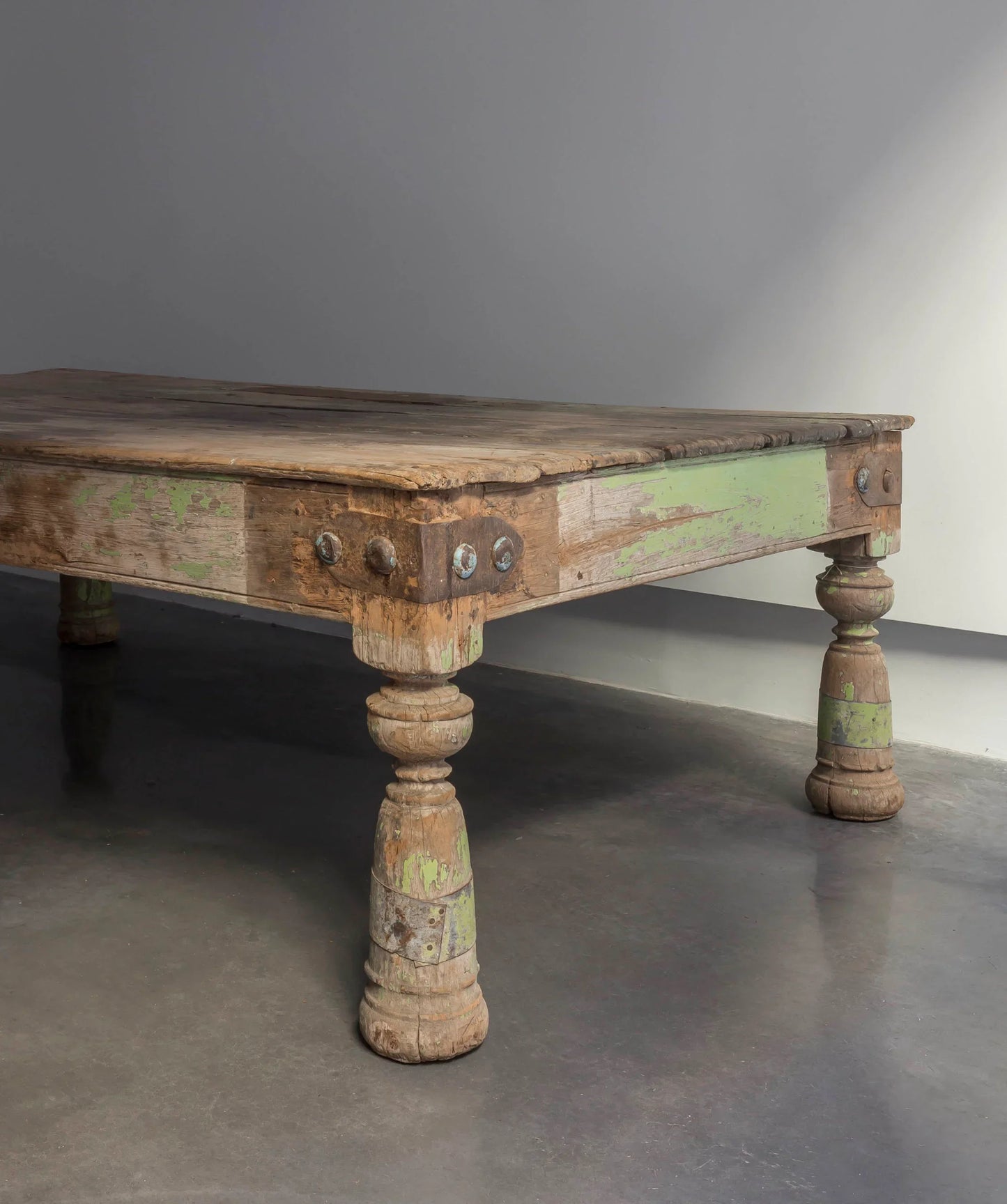 INDUSTRIAL TABLE WITH HARDWARE