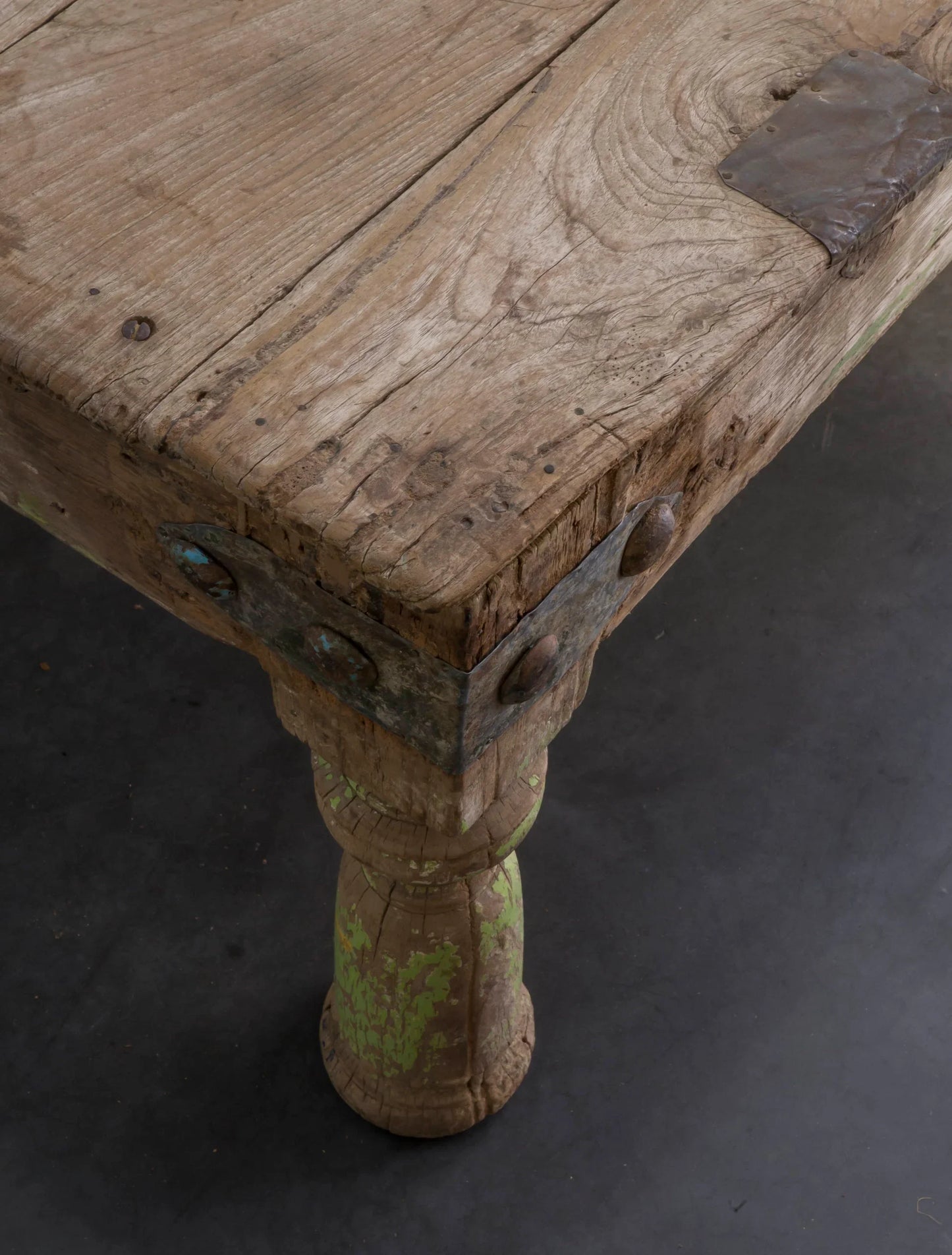 INDUSTRIAL TABLE WITH HARDWARE