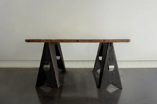 HYPERTROPHIC INDUSTRIAL TABLE