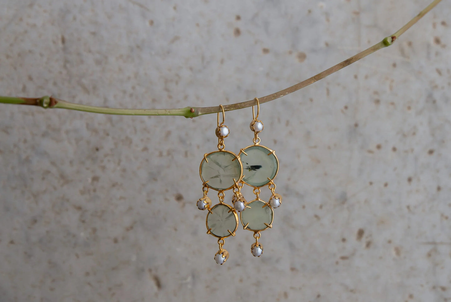 BOUCLES D'OREILLES AVEC PRÉHNITE ET PERLES