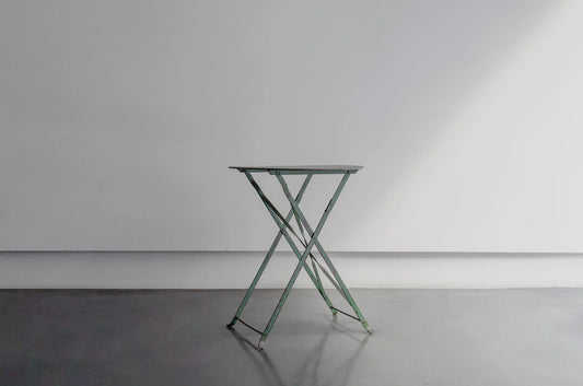 ROUND GARDEN TABLE