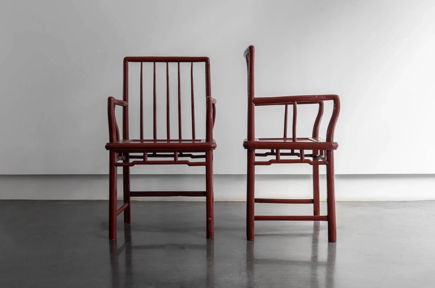 CHAISES AVEC ACCOUDOIRS